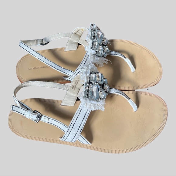 VERA WANG LAVENDER WHITE CANVAS JEWELED THONG SANDALS - SIZE 8 - Picture 4 of 5